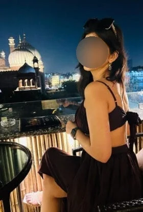 Queenie Saxena - VIP in Malad, Mumbai